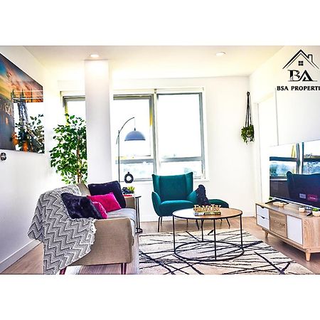 City Centre Ascot Apartment: Pet-Friendly with Free Parking Bracknell Exterior photo