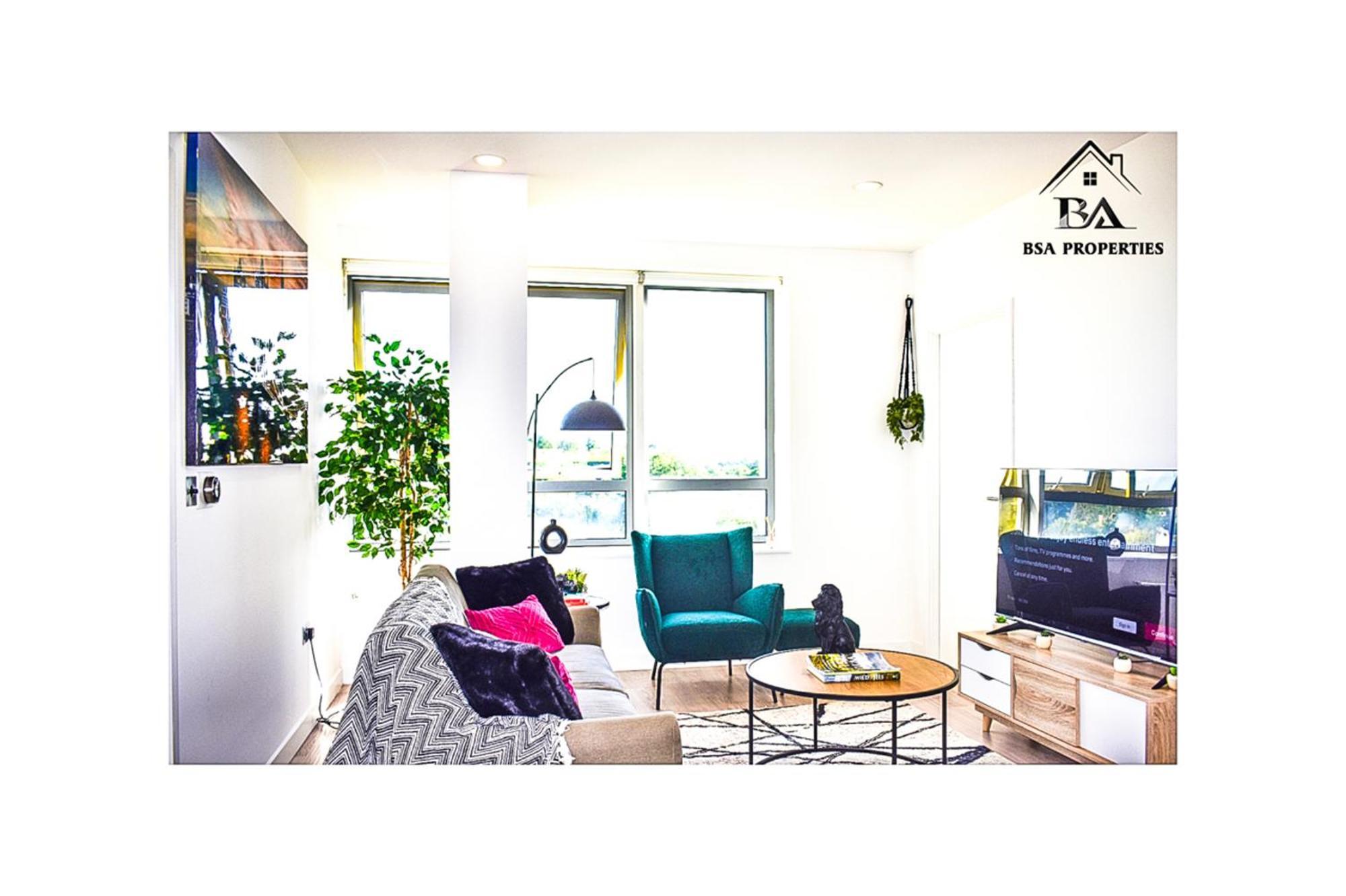 City Centre Ascot Apartment: Pet-Friendly with Free Parking Bracknell Exterior photo