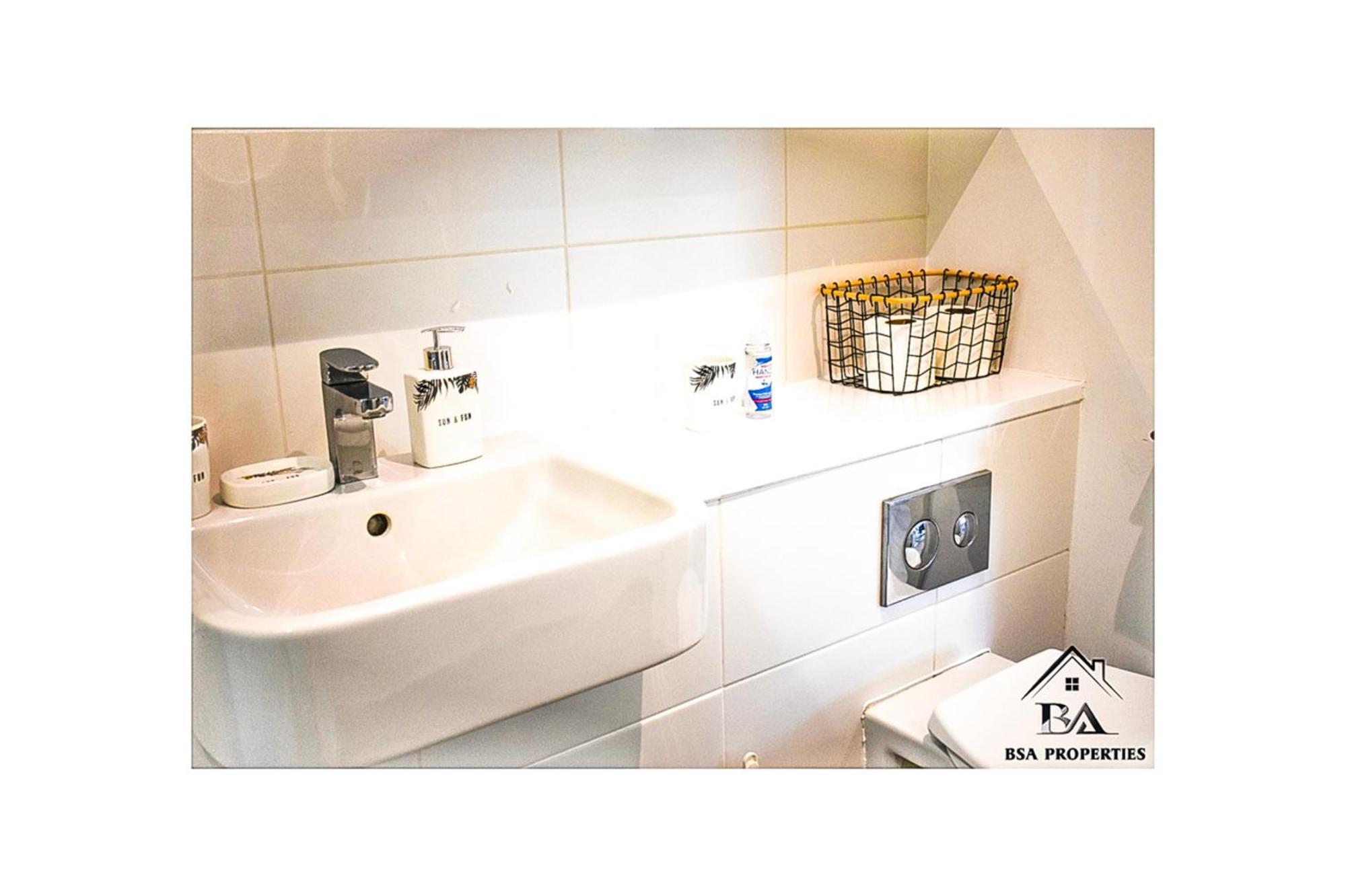 City Centre Ascot Apartment: Pet-Friendly with Free Parking Bracknell Exterior photo