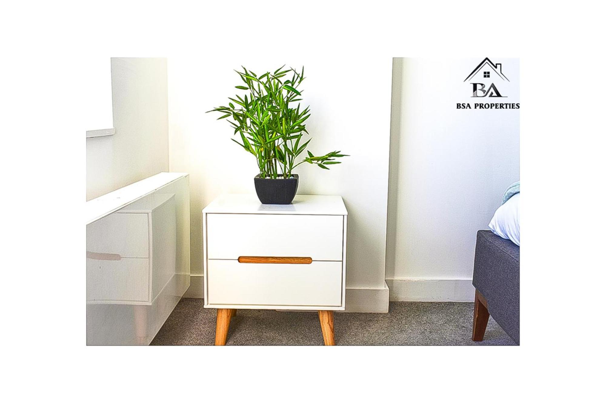 City Centre Ascot Apartment: Pet-Friendly with Free Parking Bracknell Exterior photo