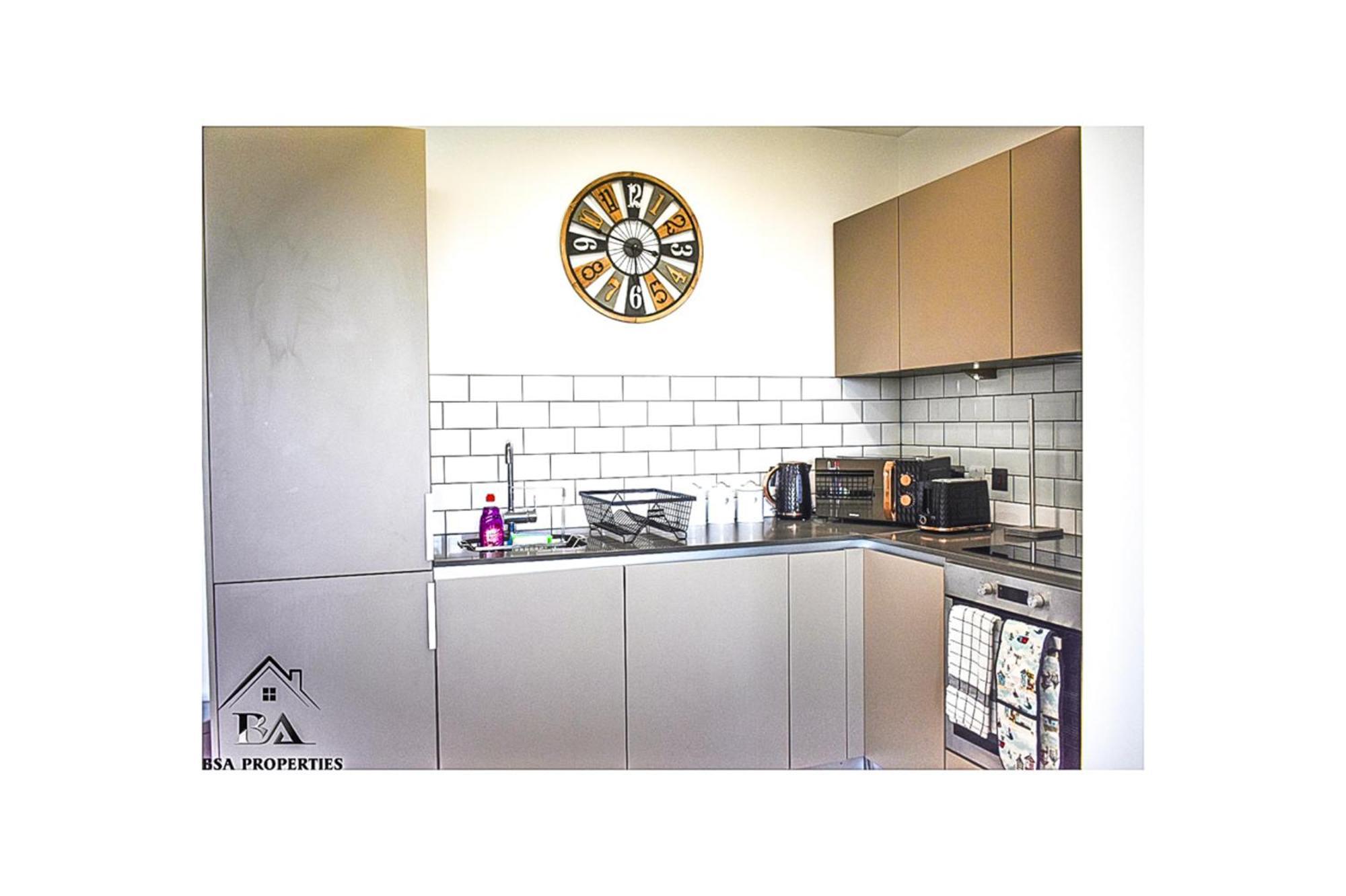 City Centre Ascot Apartment: Pet-Friendly with Free Parking Bracknell Exterior photo