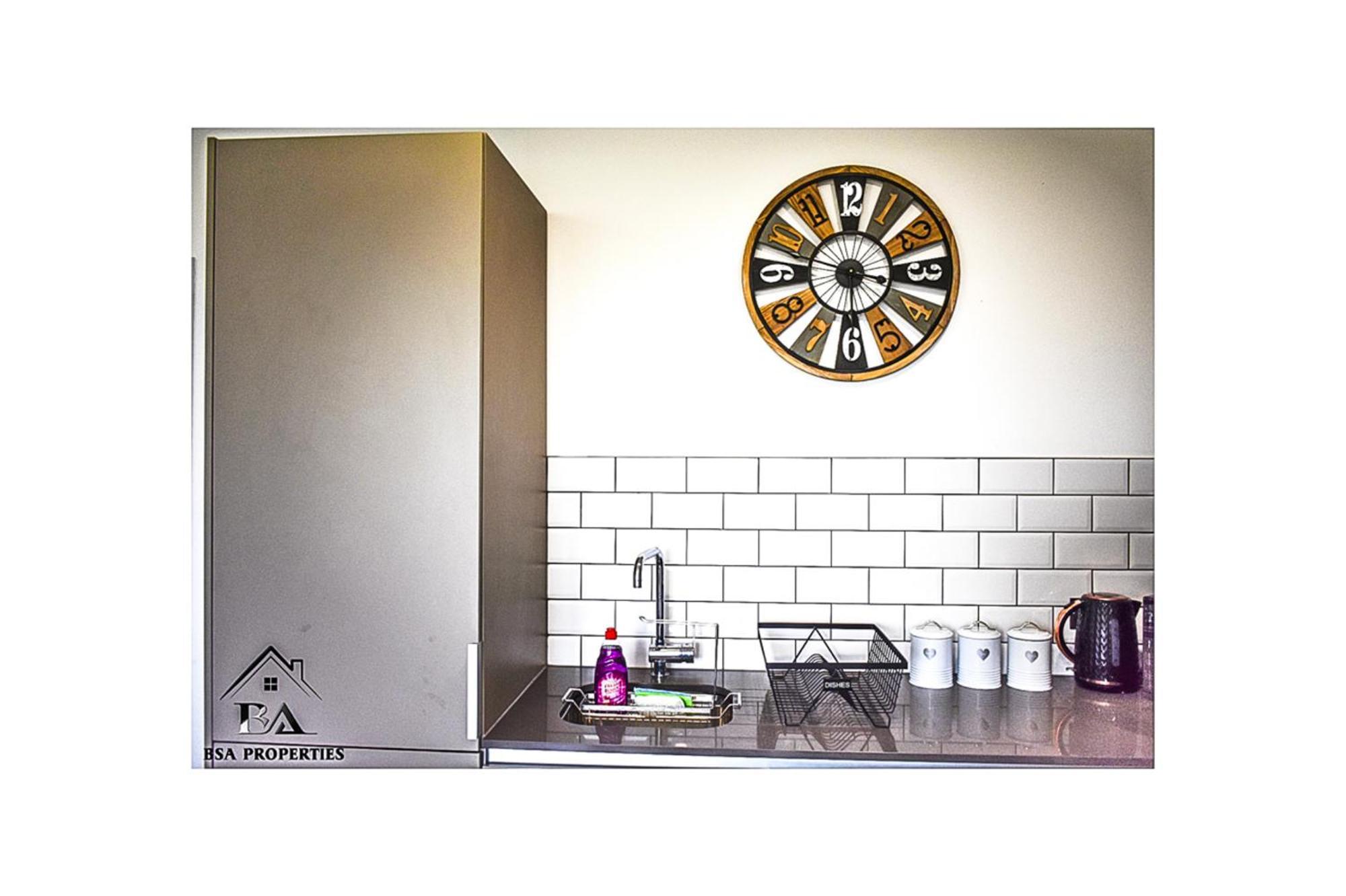 City Centre Ascot Apartment: Pet-Friendly with Free Parking Bracknell Exterior photo