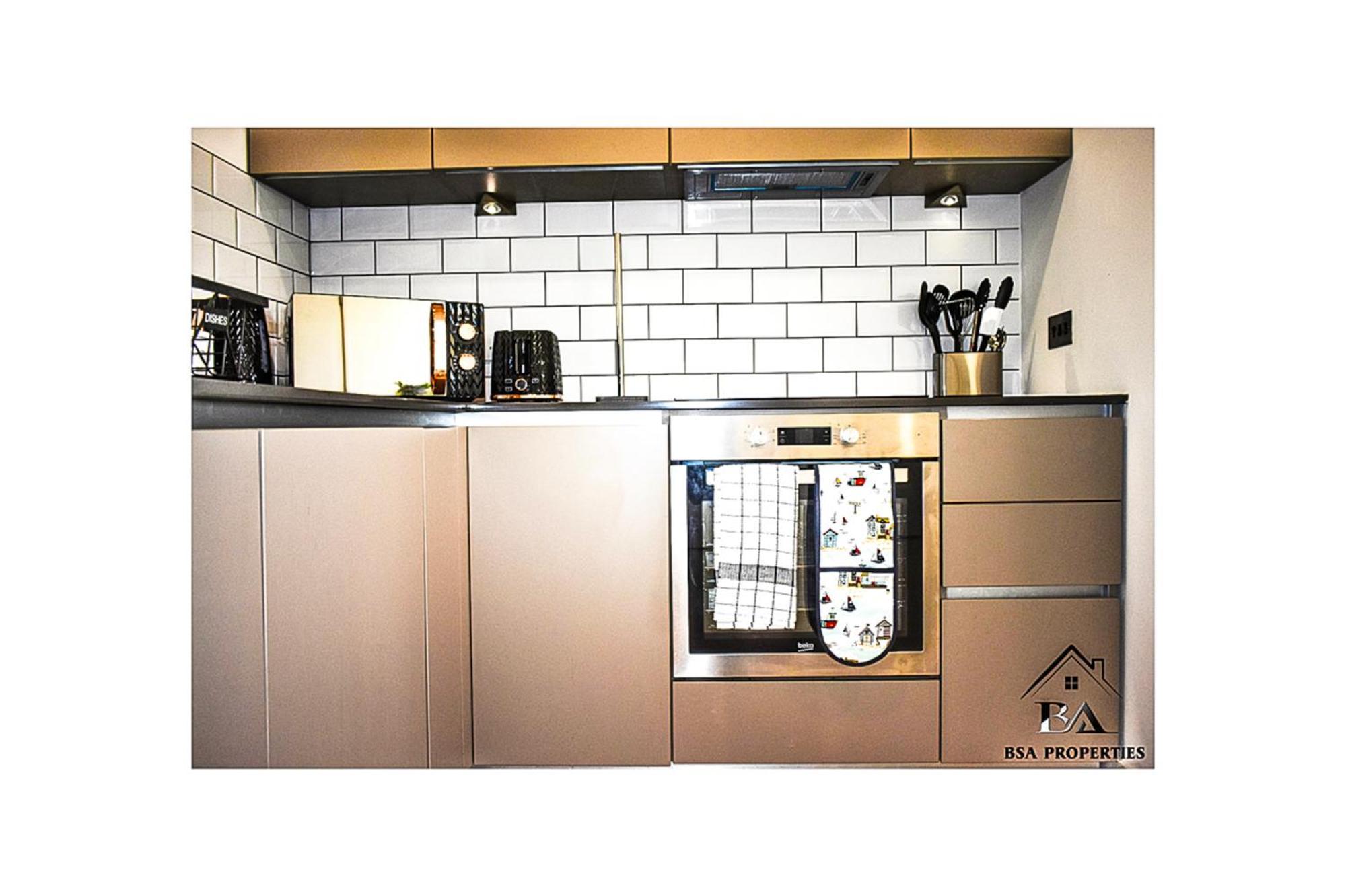 City Centre Ascot Apartment: Pet-Friendly with Free Parking Bracknell Exterior photo